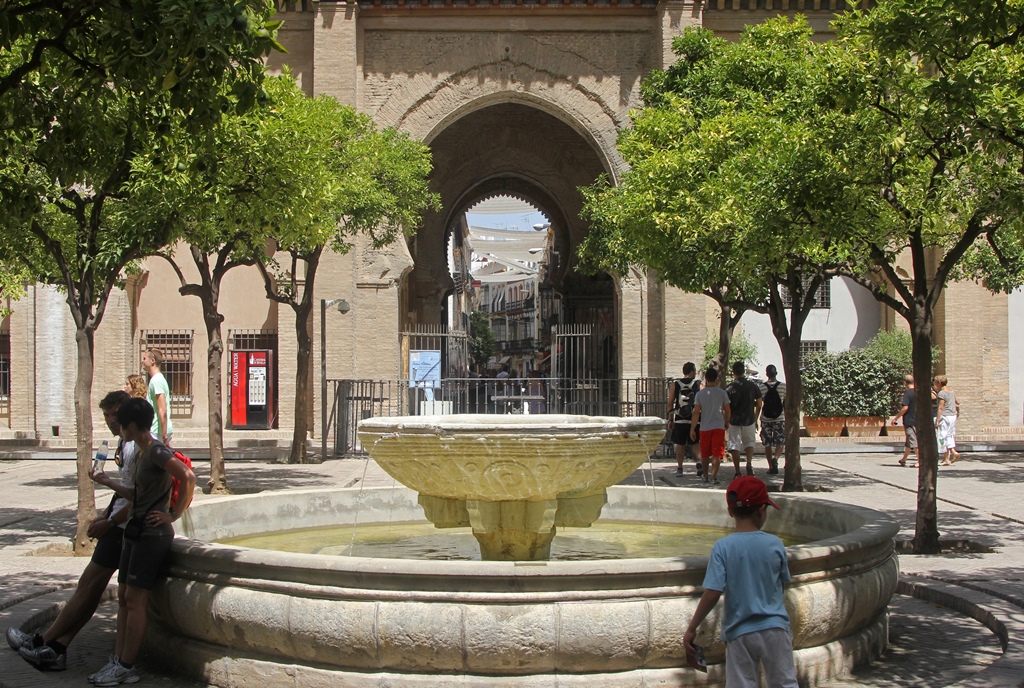 Central Fountain, Puerta del Perdón